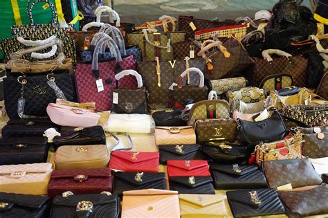 chinatown new york louis vuitton handbags|Dozens of fake designer purse vendors selling knock  .